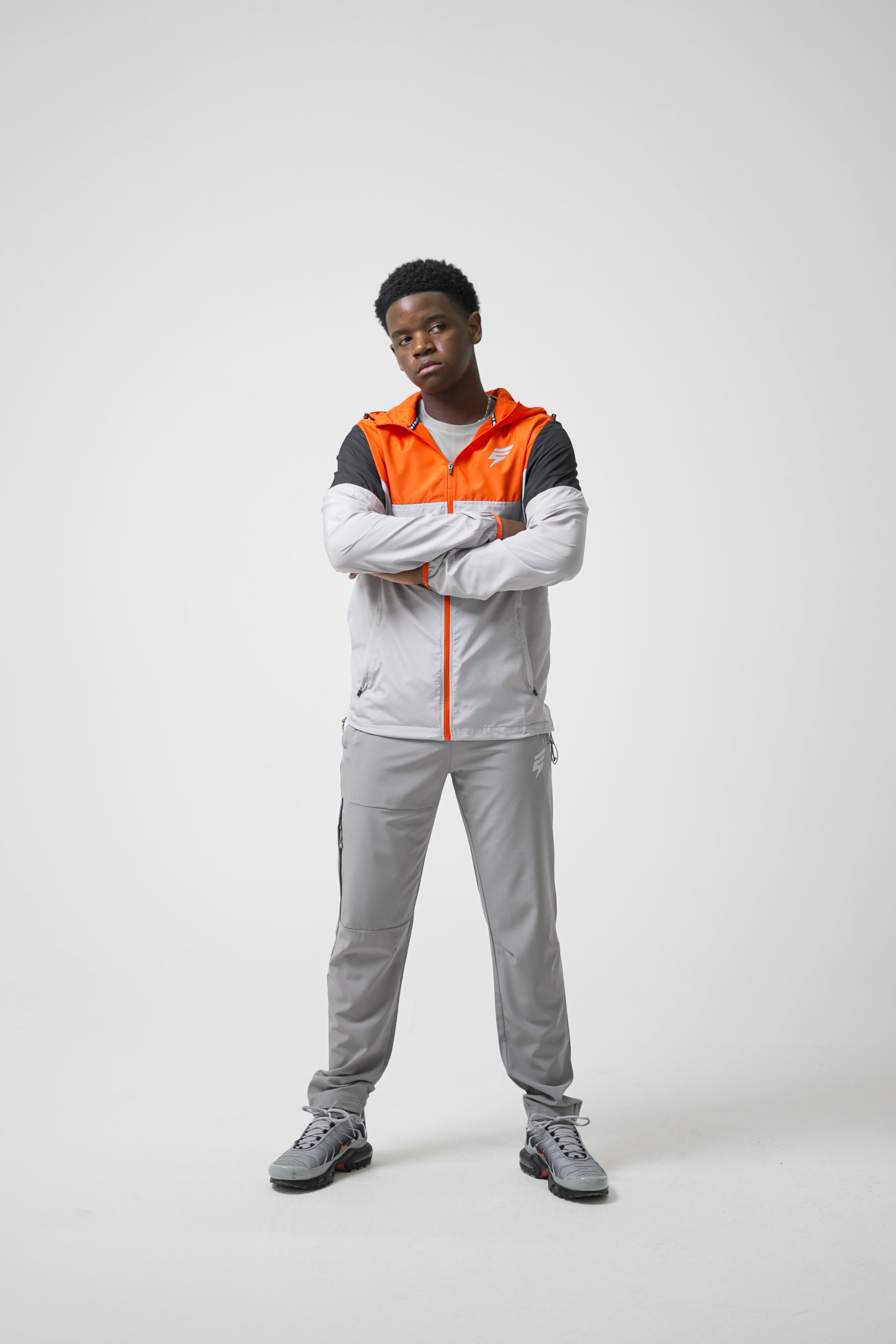 VENT WINDBREAKER SET - LIGHT GREY/BLACK/ORANGE