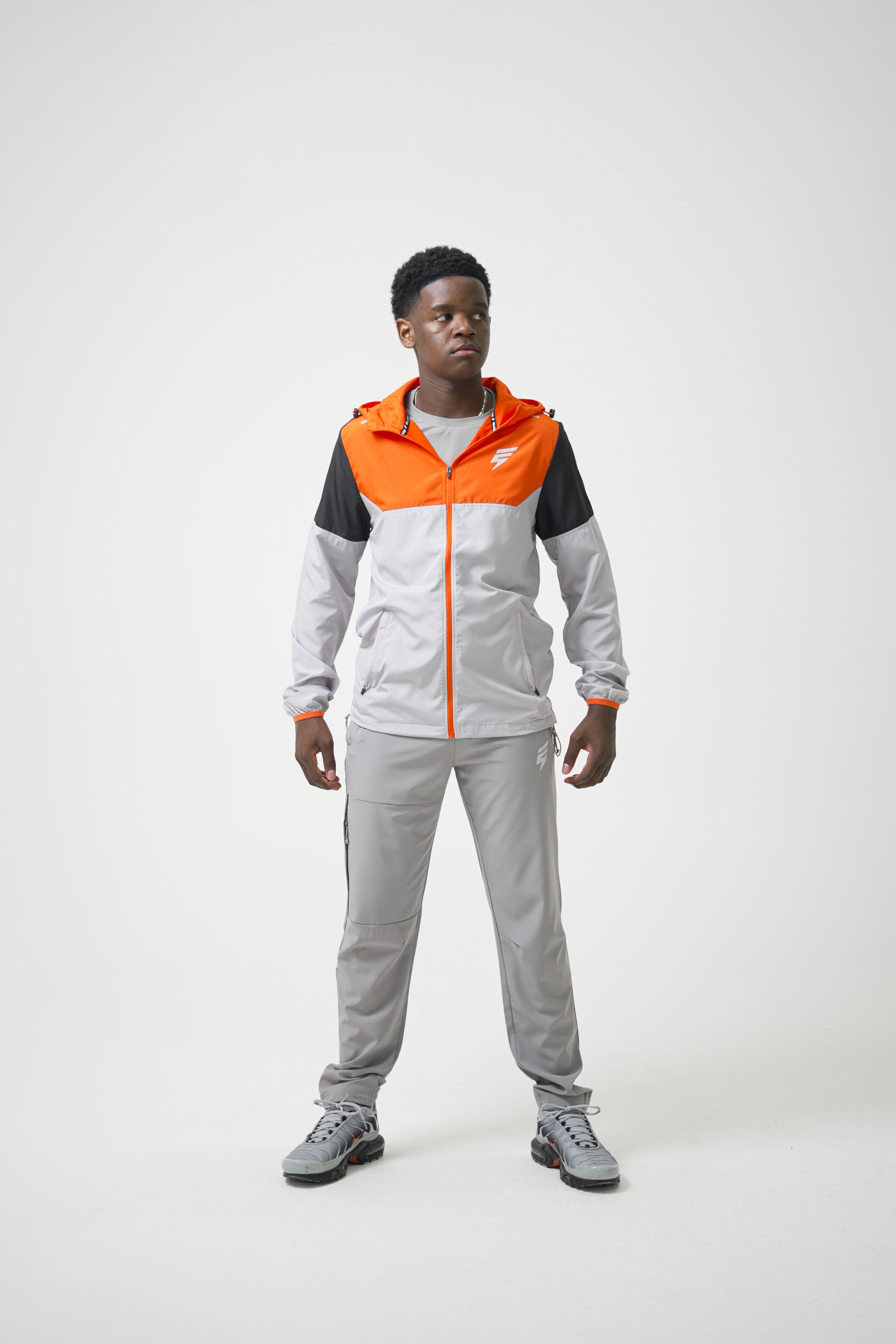 VENT WINDBREAKER SET - LIGHT GREY/BLACK/ORANGE