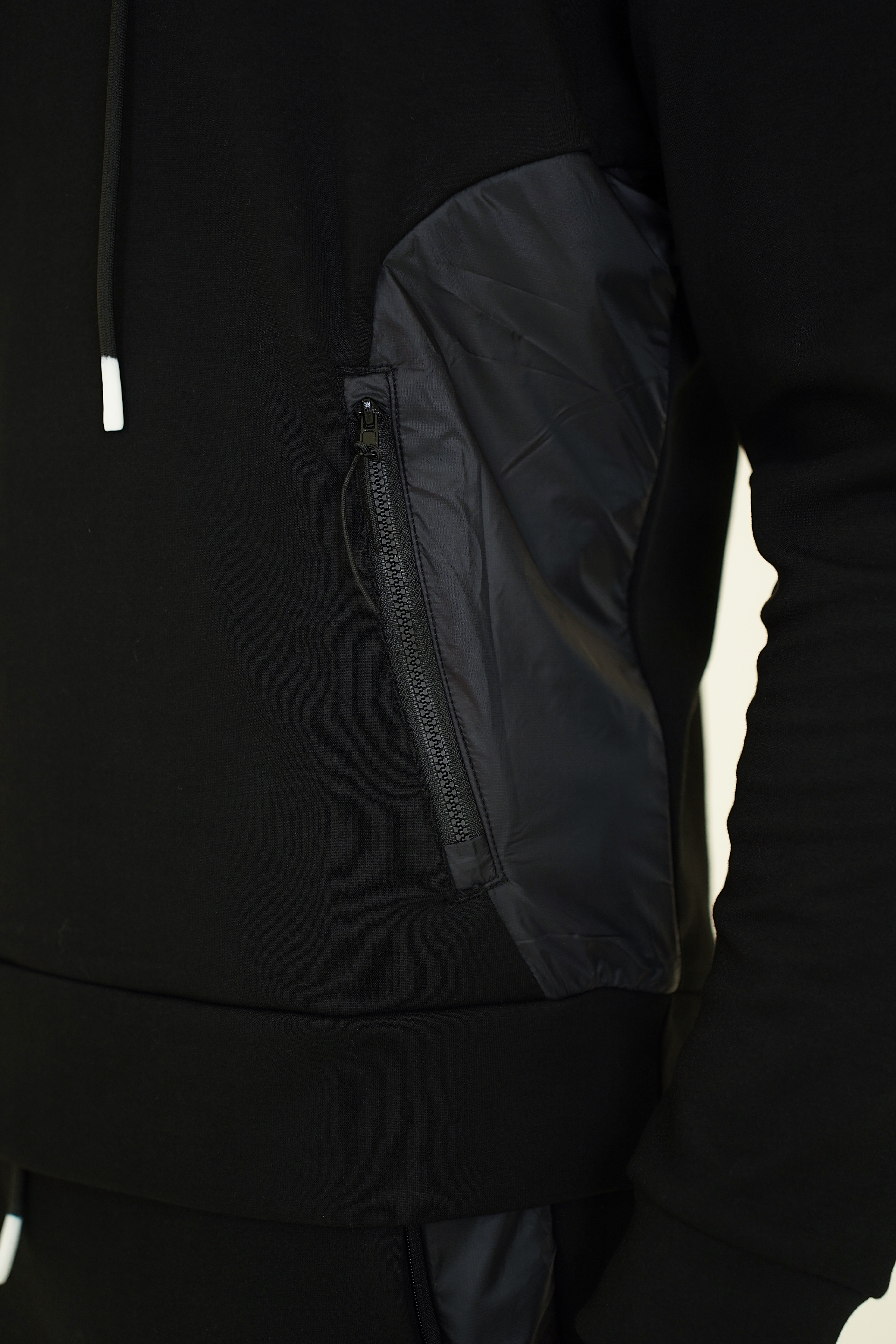 TECH HOODIE - BLACK/WHITE