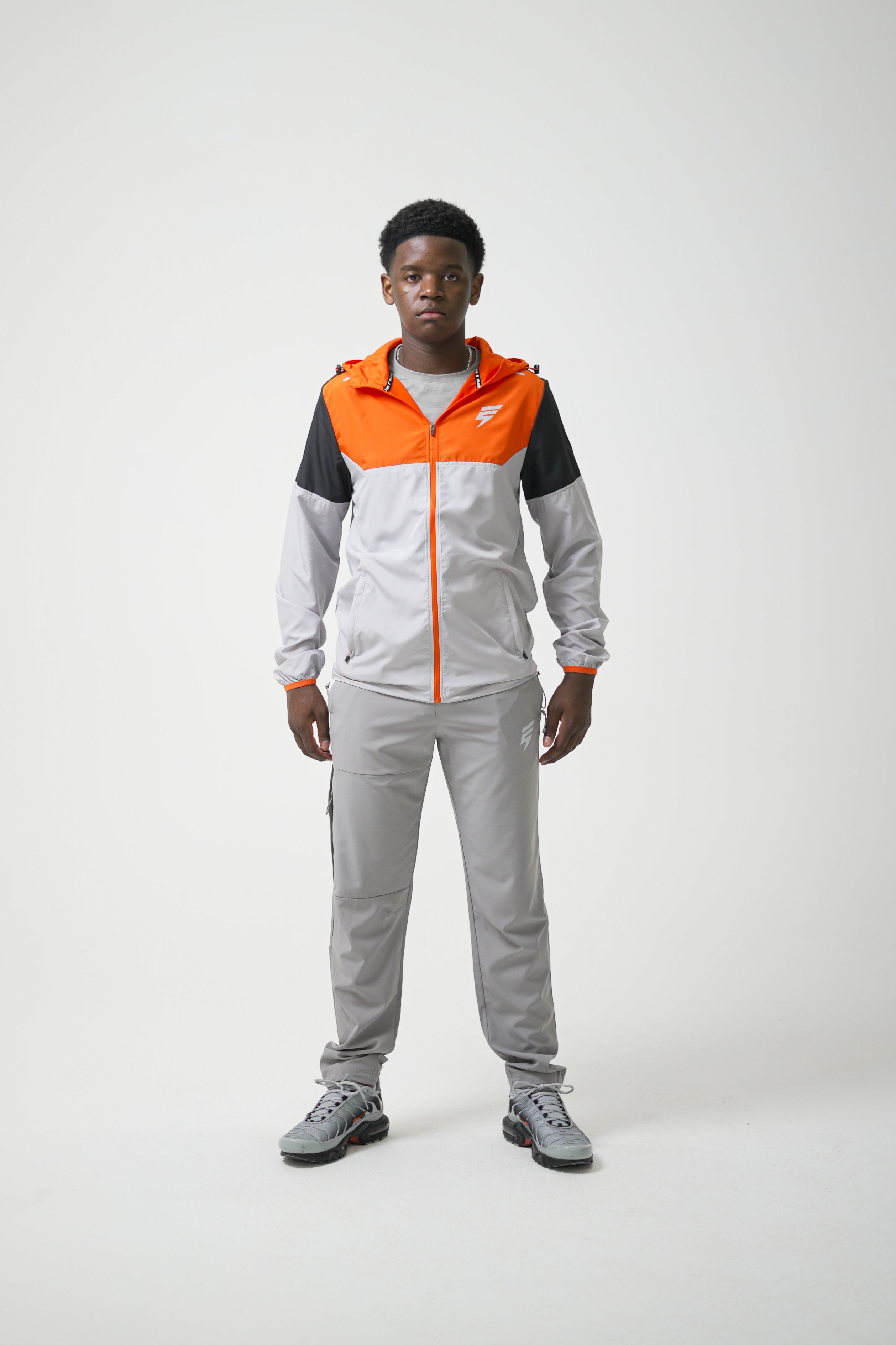 VENT WINDBREAKER SET - LIGHT GREY/BLACK/ORANGE