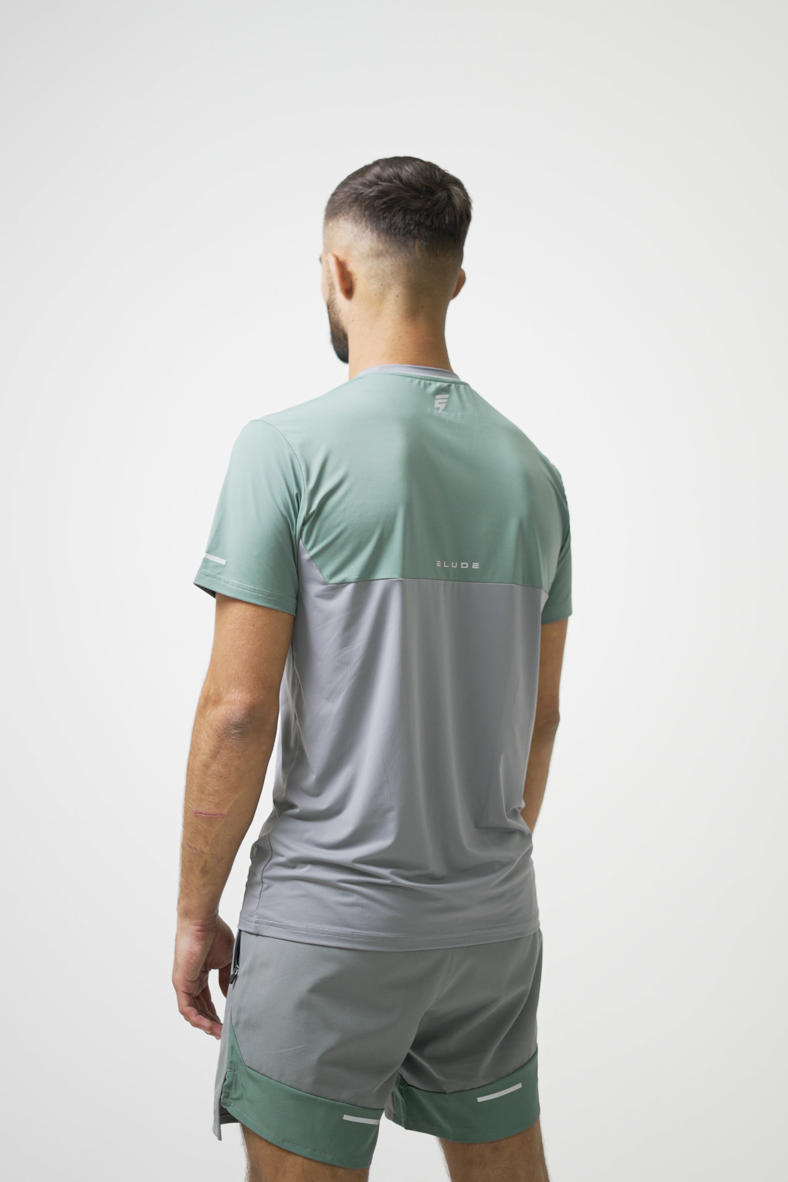 SPLIT TEE - LIGHT GREY/SAGE GREEN