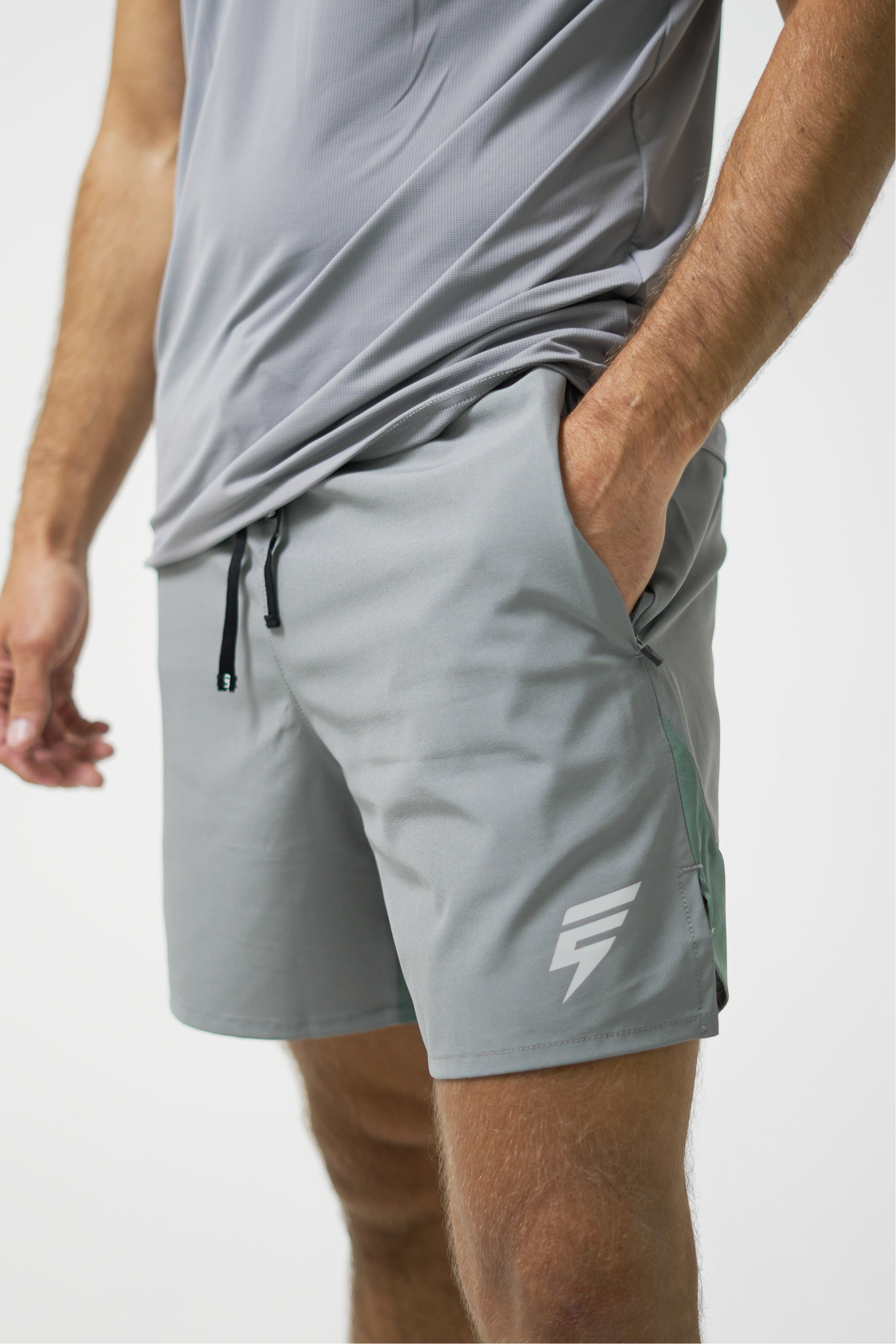 SPLIT SHORTS - LIGHT GREY/SAGE GREEN