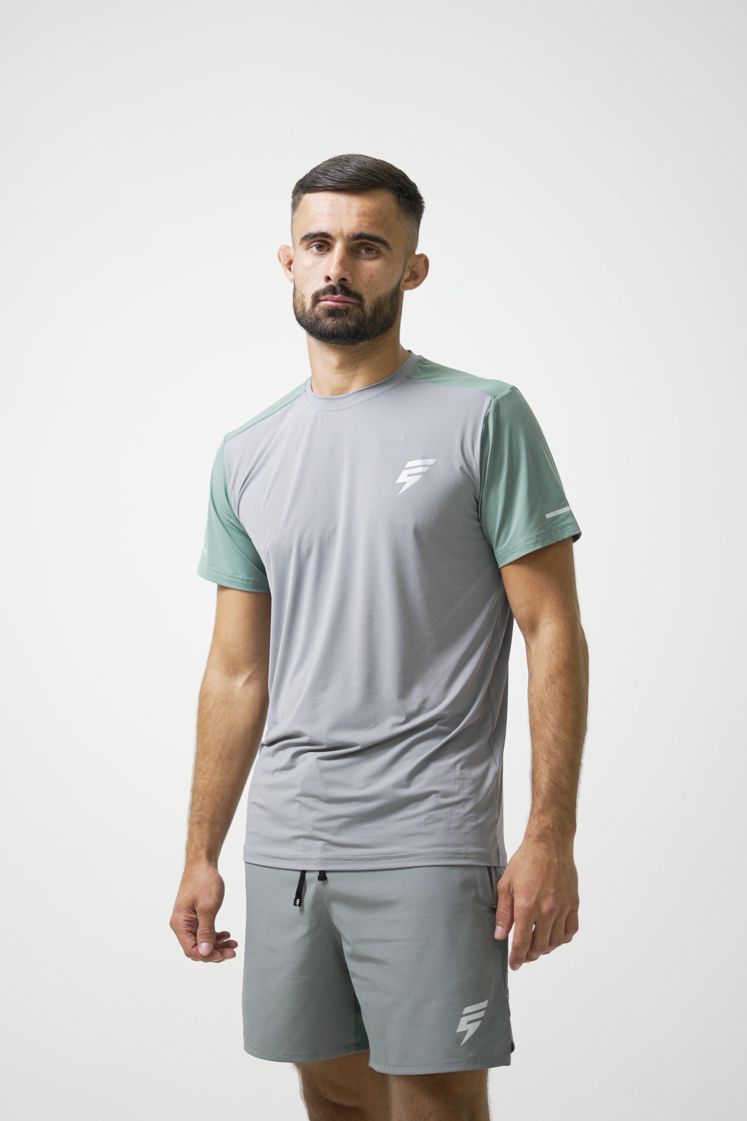 SPLIT TEE - LIGHT GREY/SAGE GREEN