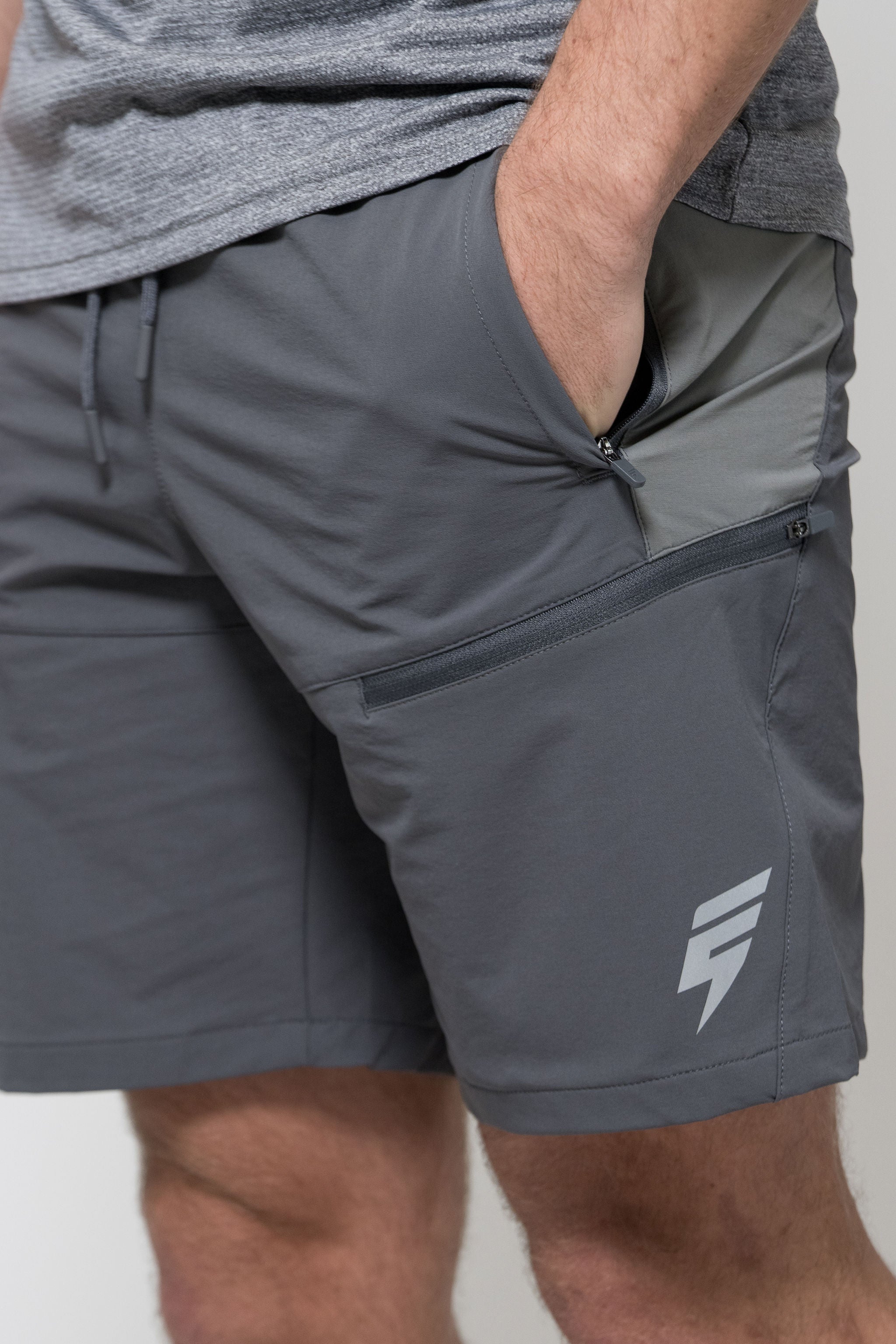 APEX SHORTS - COAL/GREY