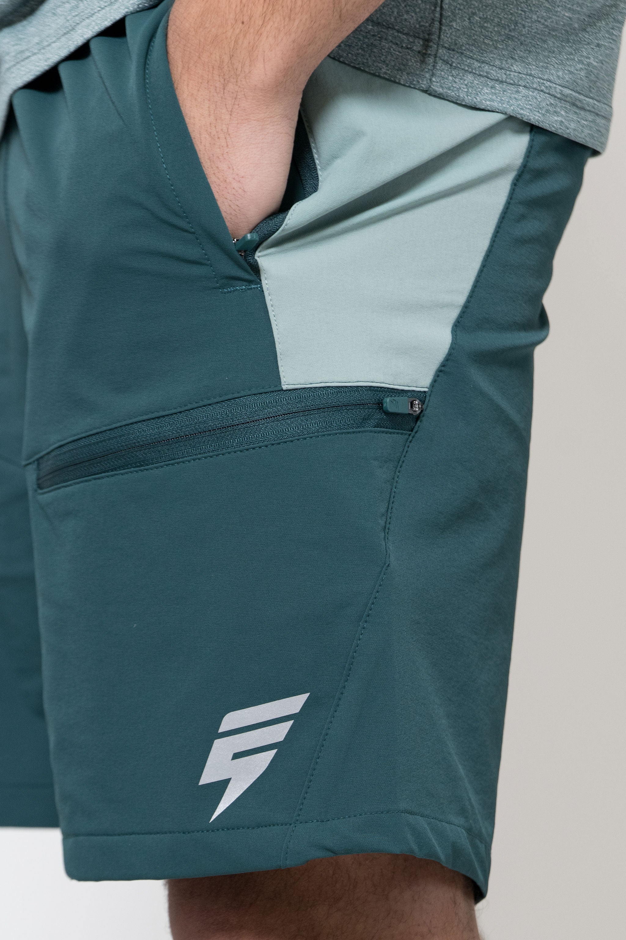 APEX SHORT - TEAL/FOREST GREEN