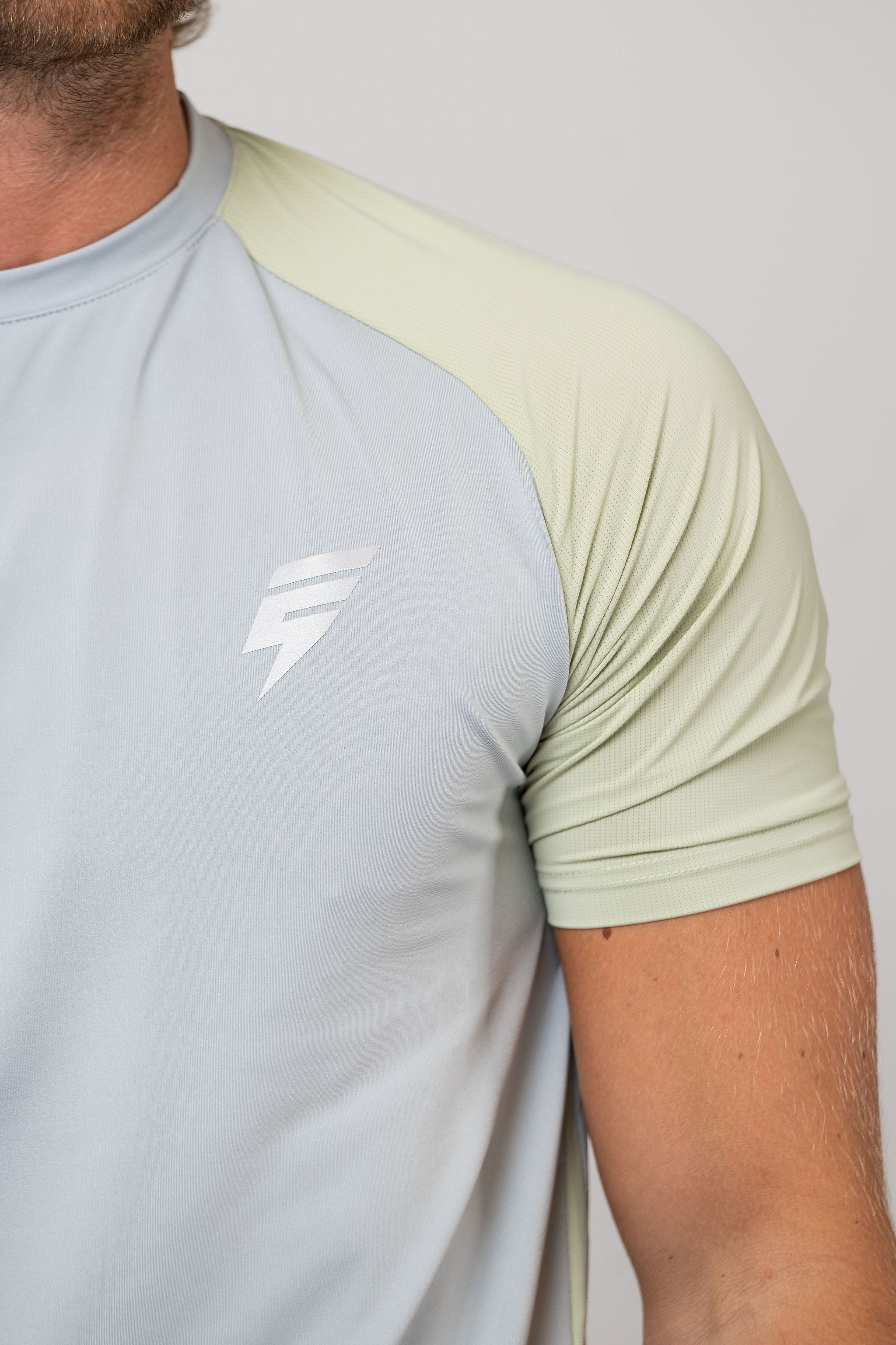 BREATHE SHORT SET - GREY/SOFT GRASS