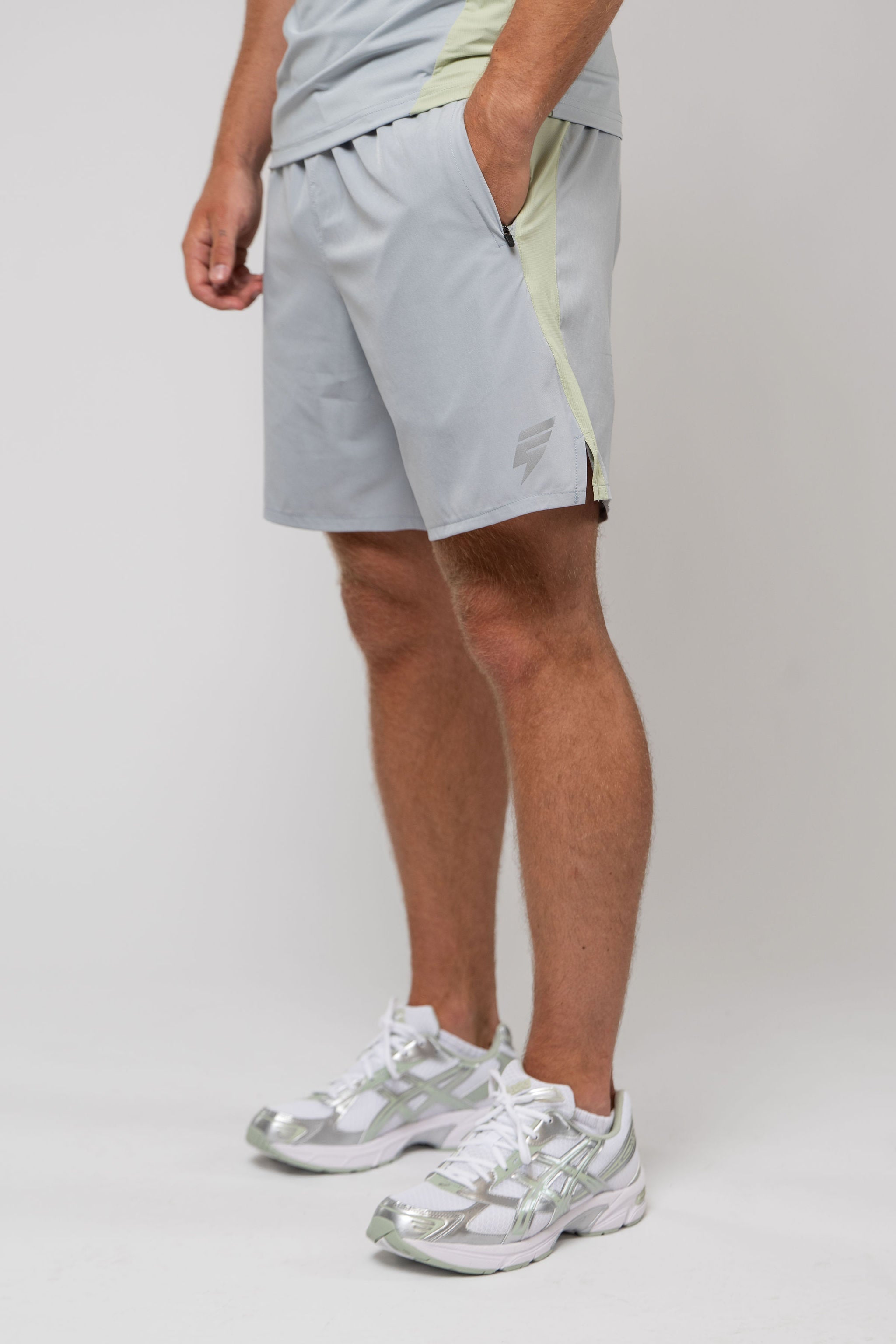 BREATHE SHORT SET - GREY/SOFT GRASS