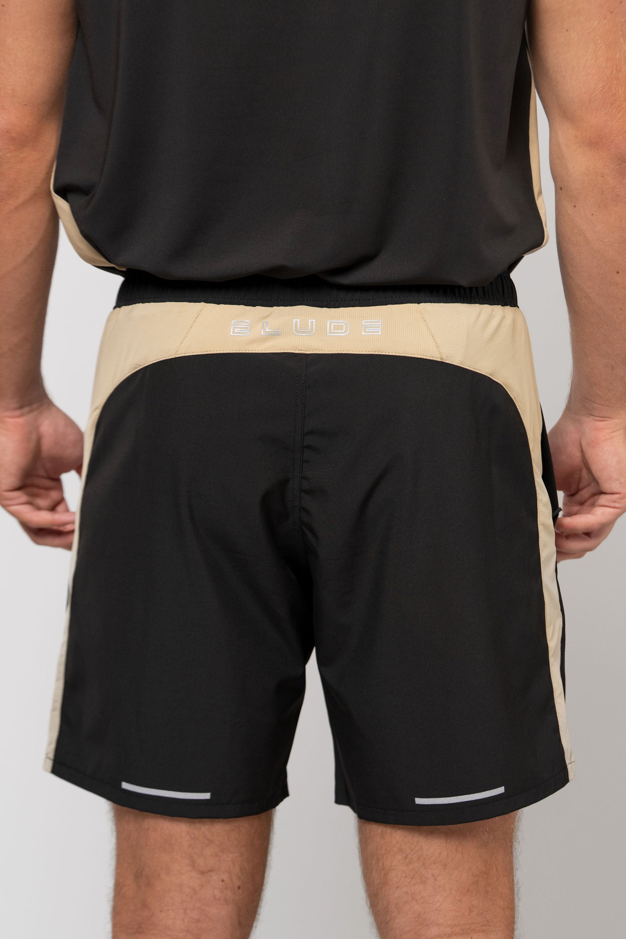 BREATHE SHORT SET - BLACK/SAND