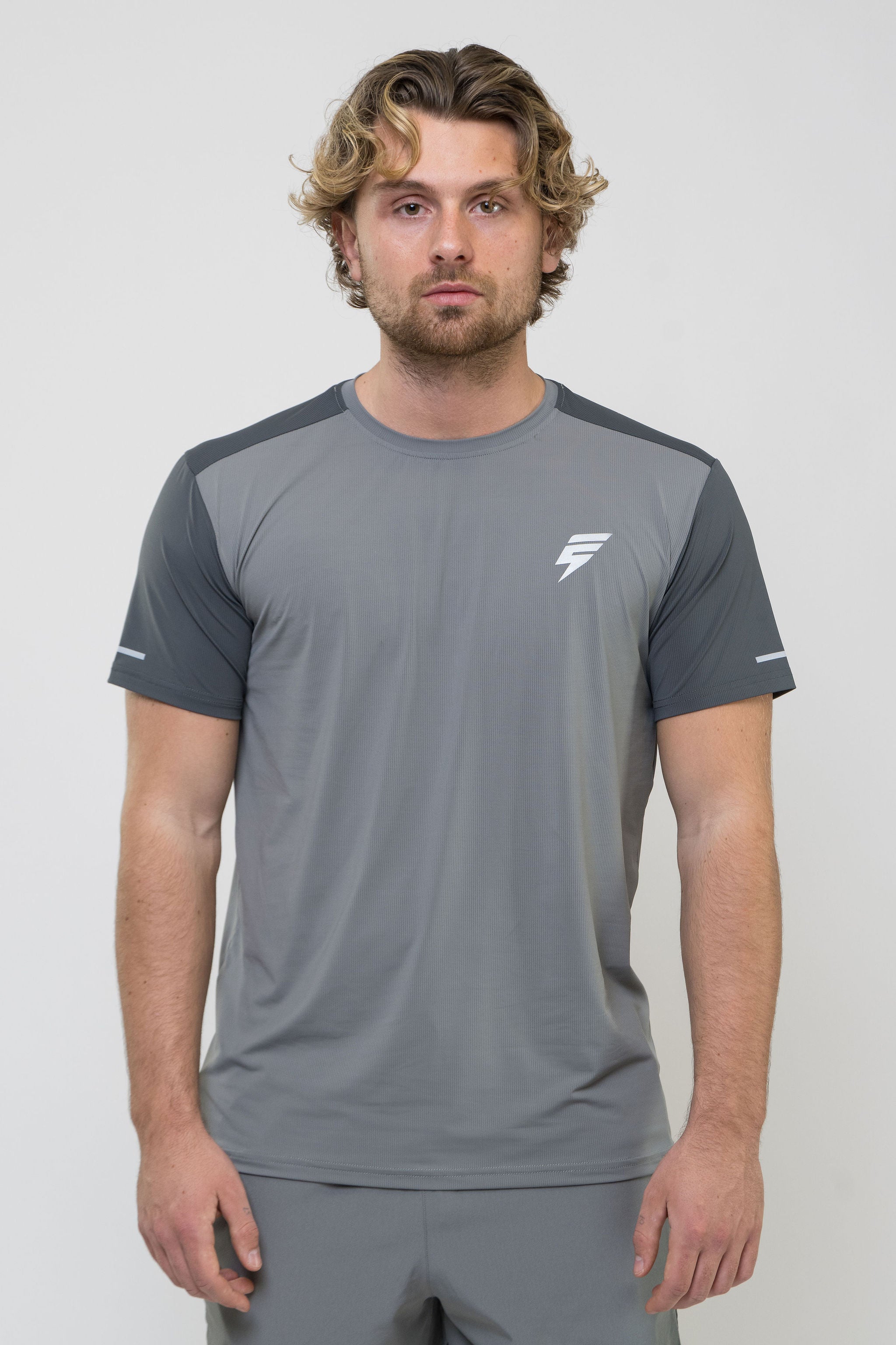 TRACK TEE - LIGHT GREY/GREY
