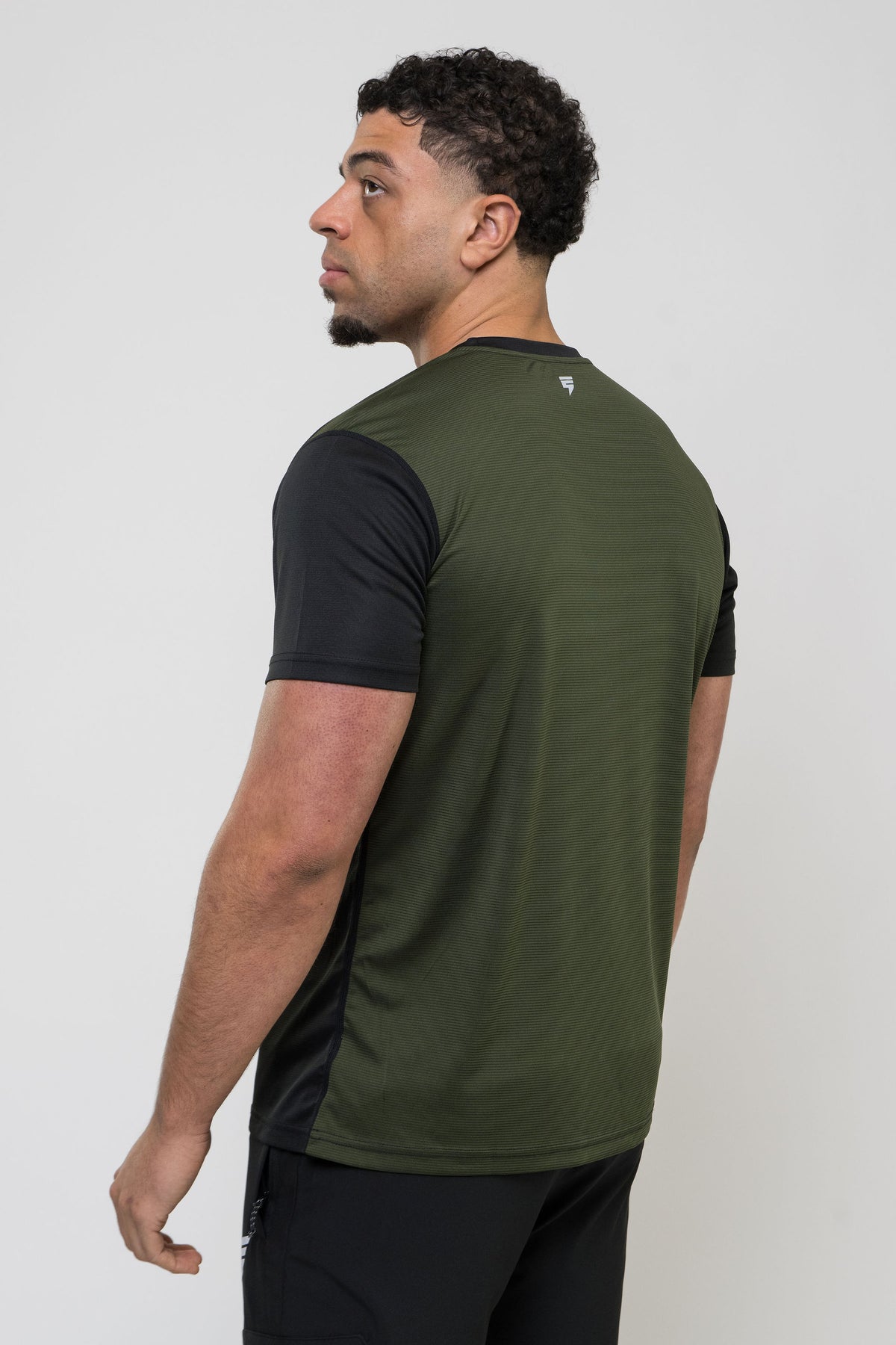 CORE TEE - BLACK/KHAKI