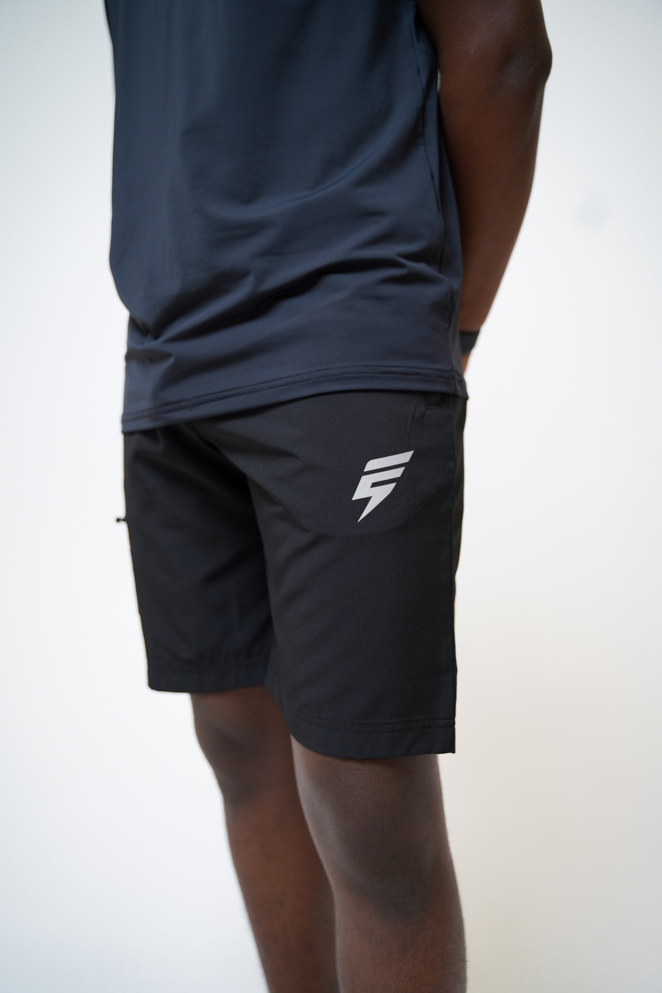 CORE CARGO SHORT - BLACK
