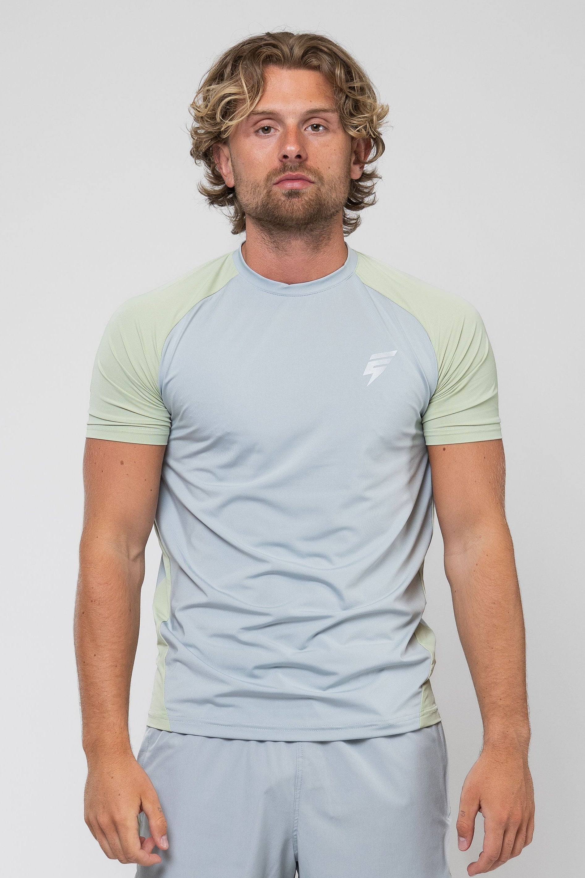 BREATHE SHORT SET - GREY/SOFT GRASS