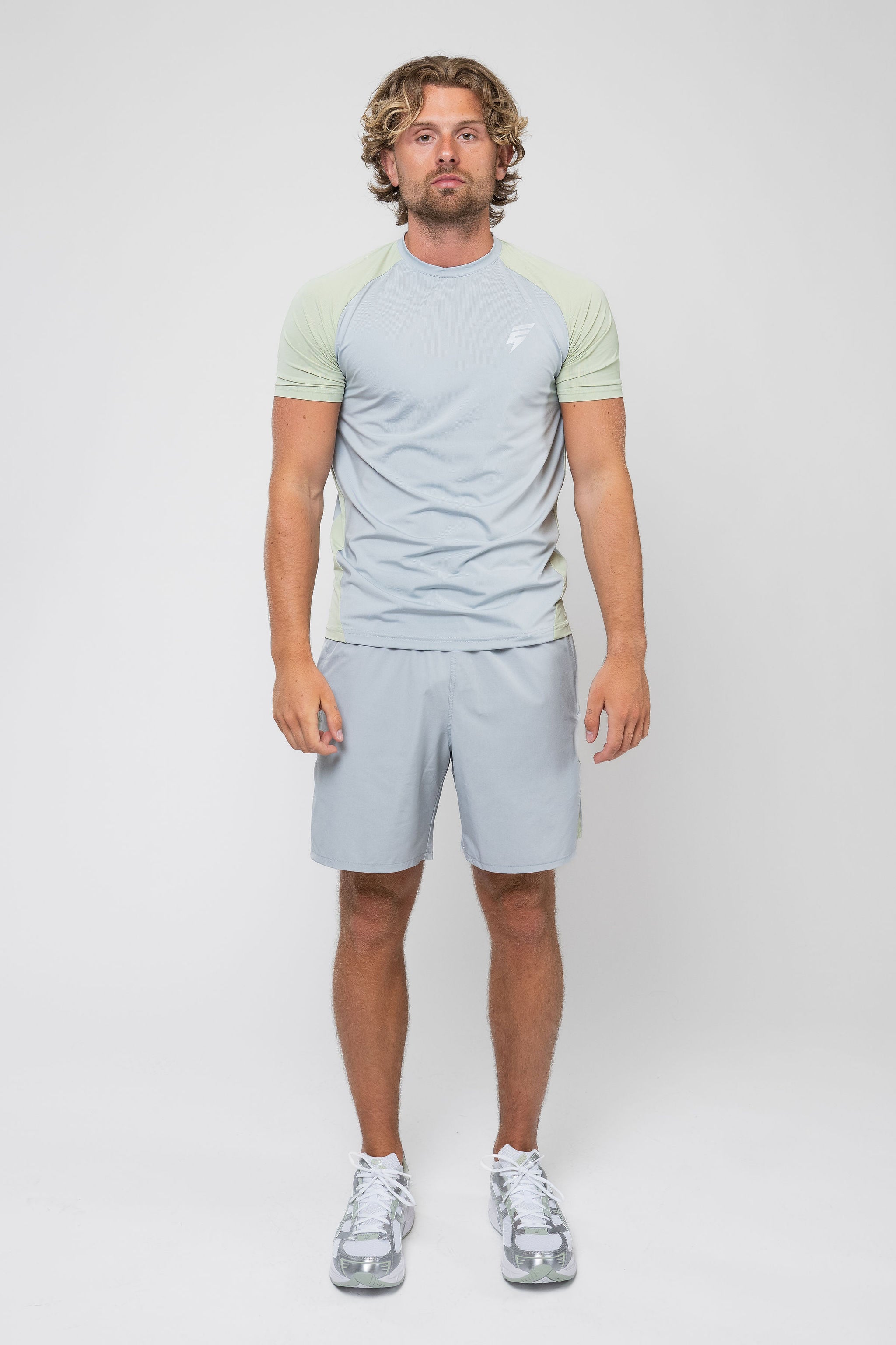 BREATHE SHORT SET - GREY/SOFT GRASS