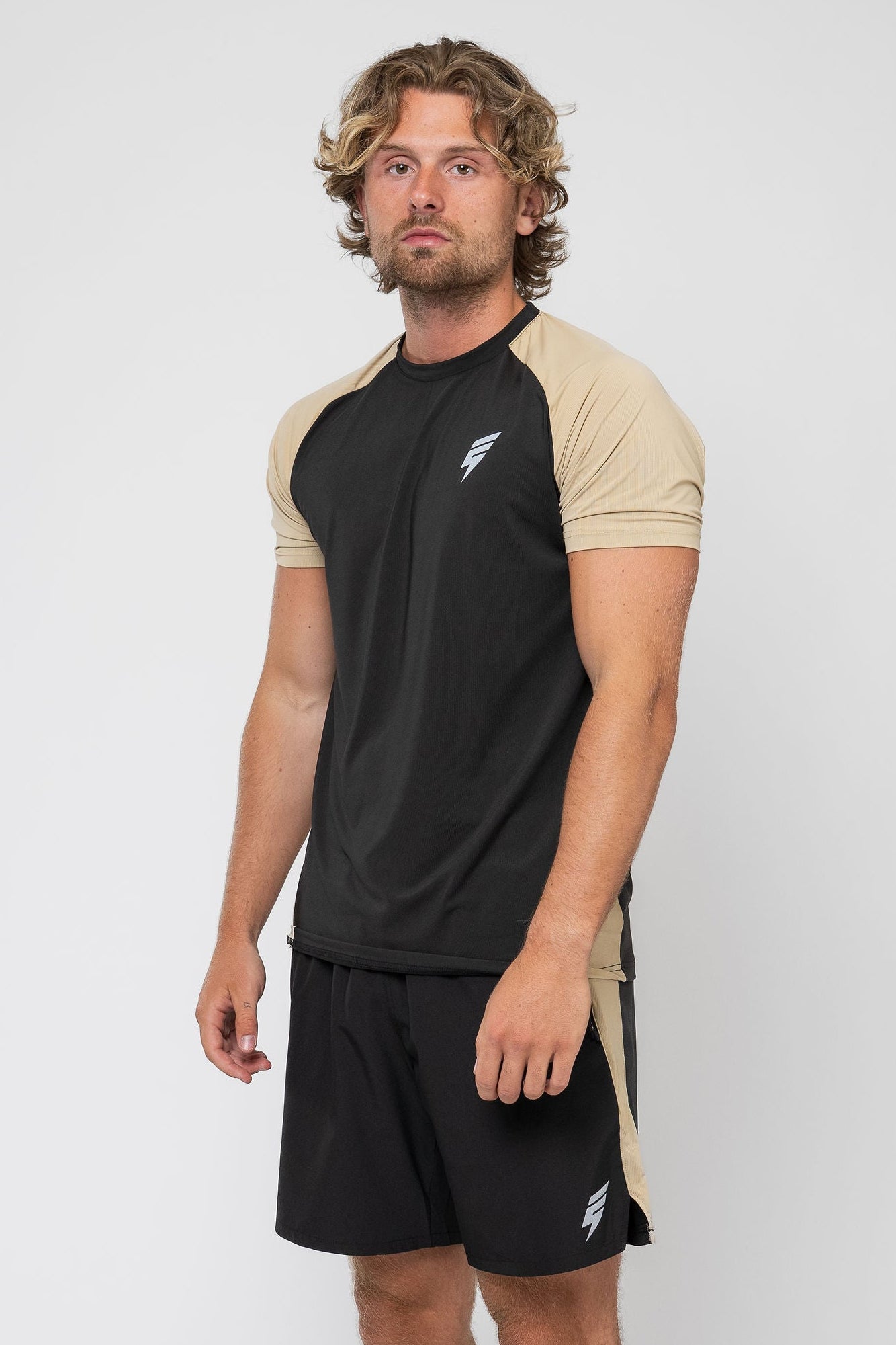 BREATHE SHORT SET - BLACK/SAND
