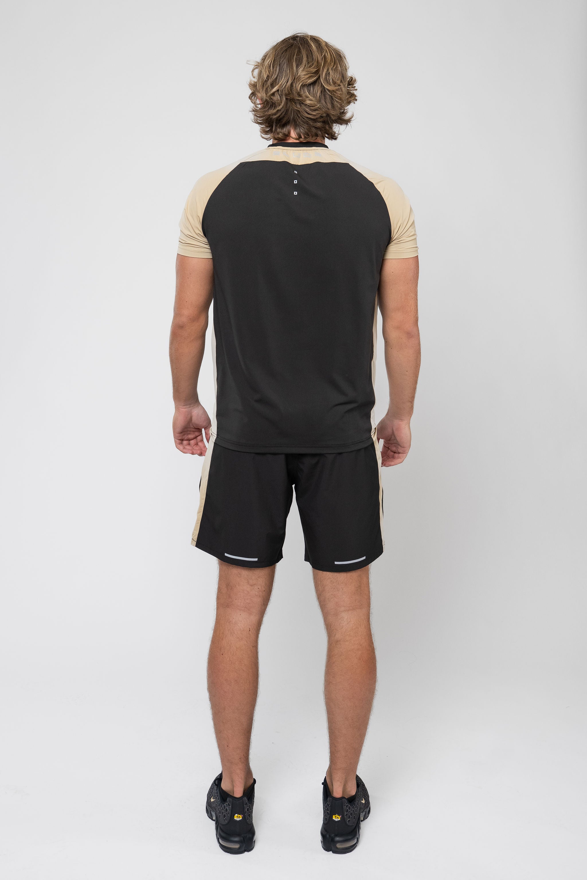 BREATHE SHORT SET - BLACK/SAND