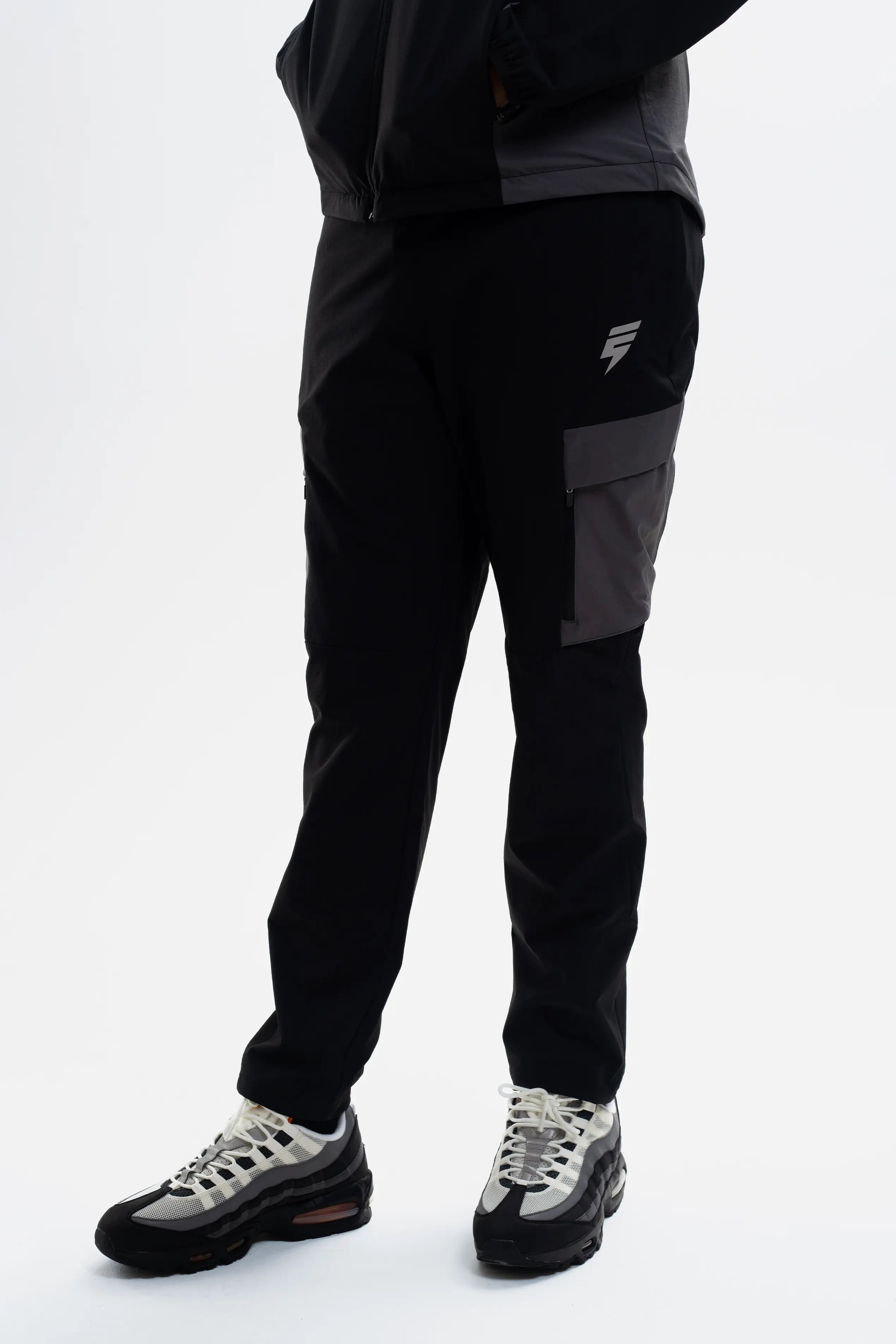 PEAK TRACKSUIT - BLACK/COAL