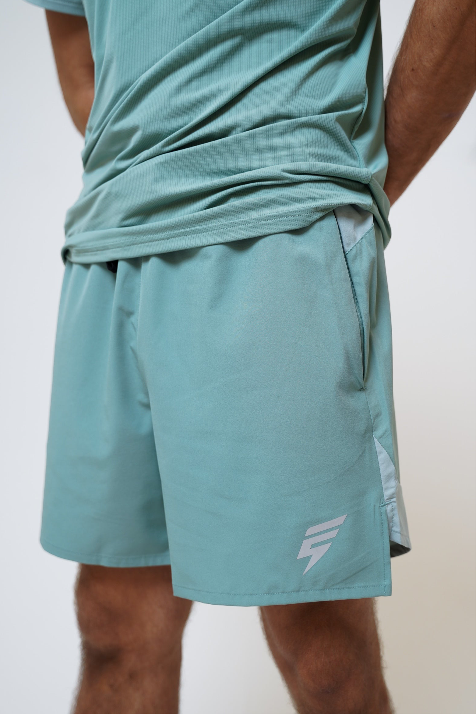 SPLIT SHORTS - PALE GREEN