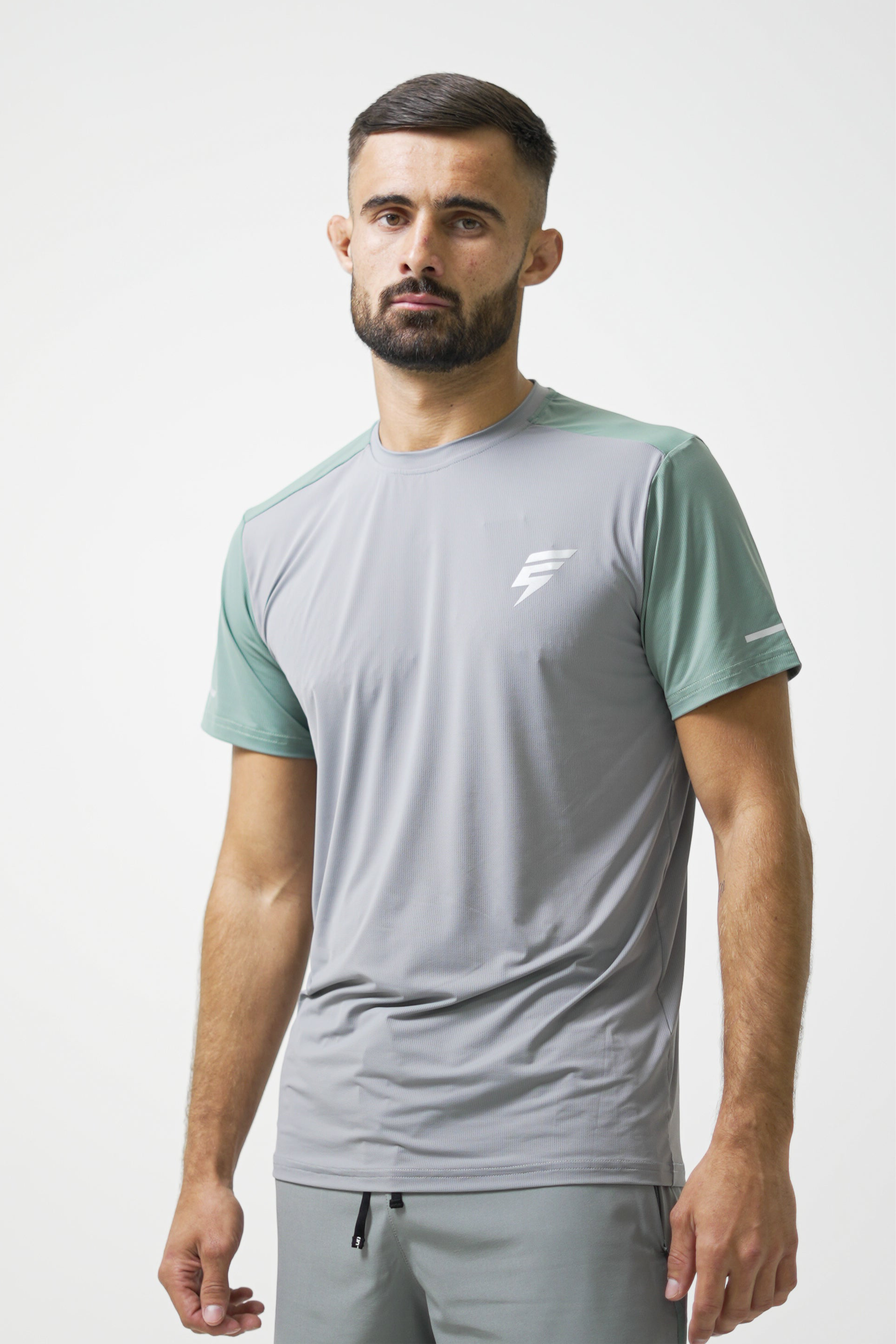 SPLIT TEE - LIGHT GREY/SAGE GREEN