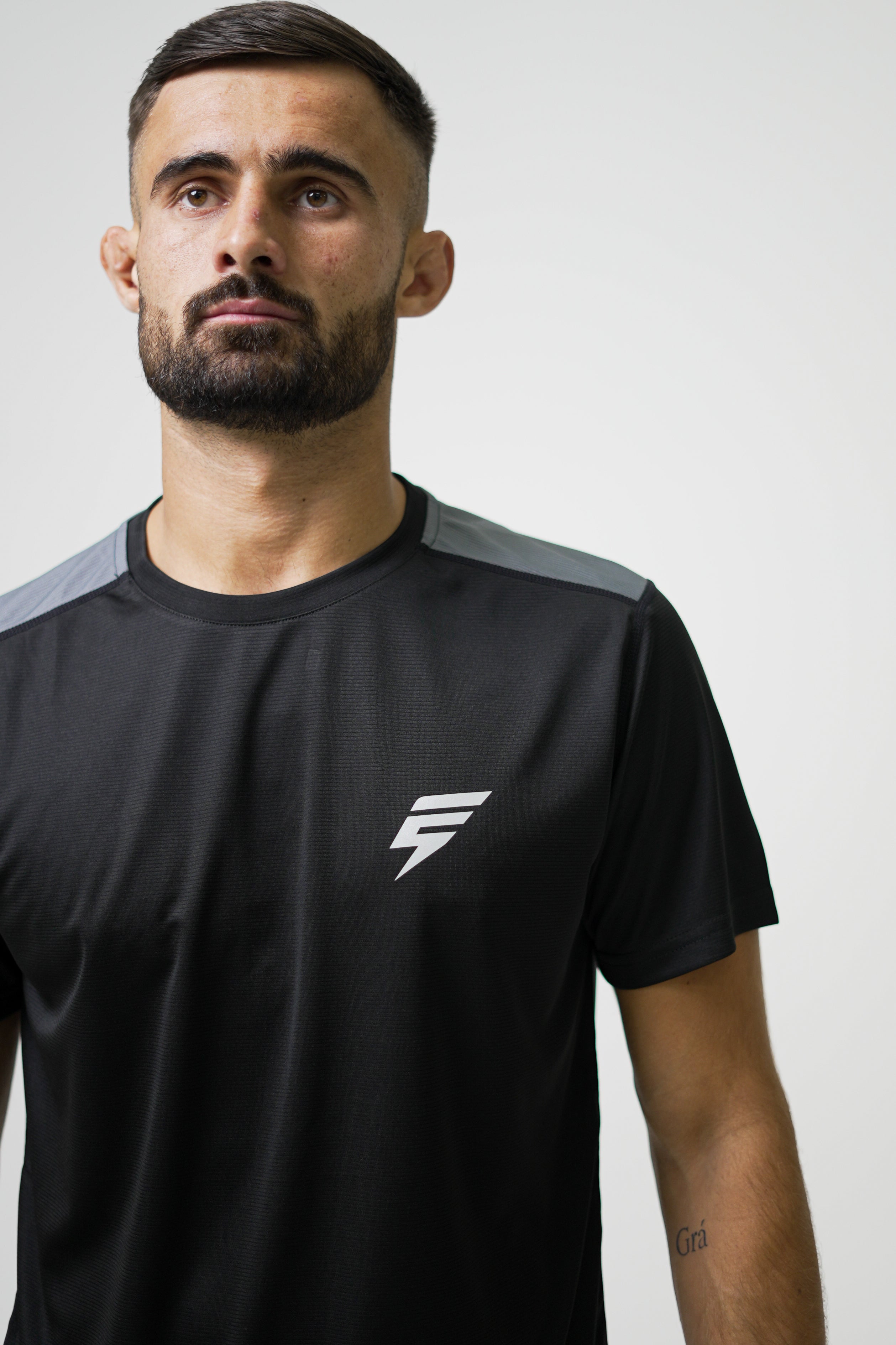 CORE TEE - BLACK/GREY