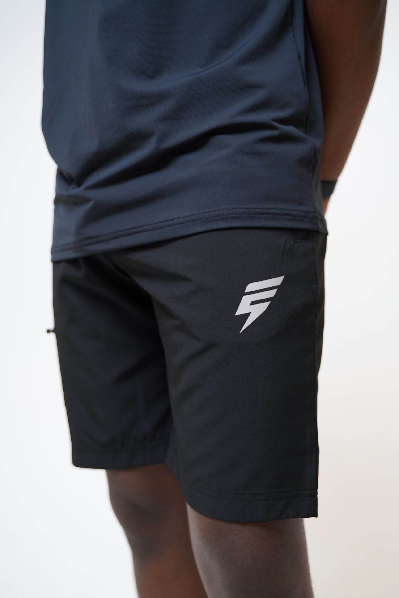 CORE CARGO SHORT - BLACK