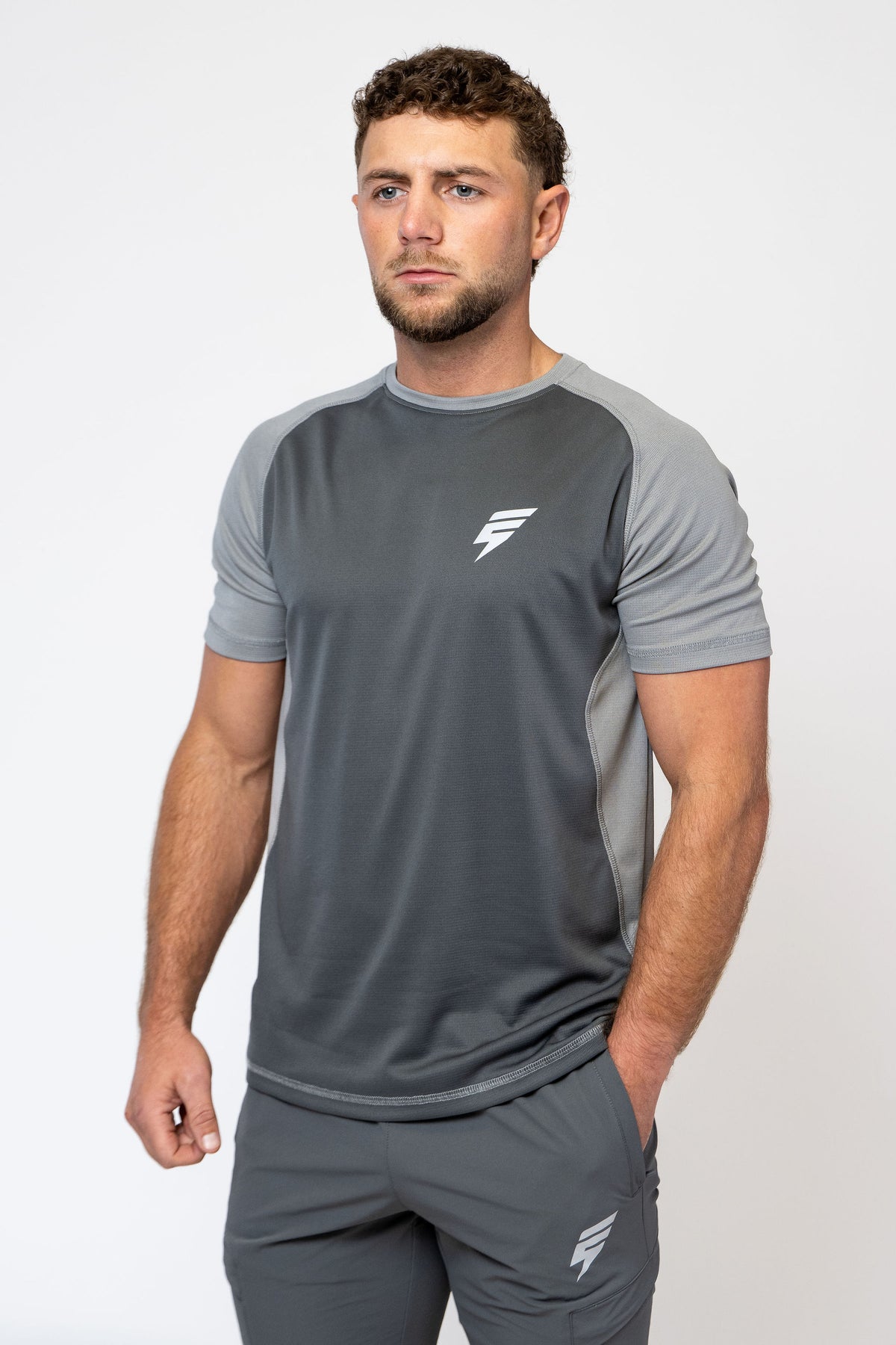 TRAIL TEE - DARK GREY/GREY