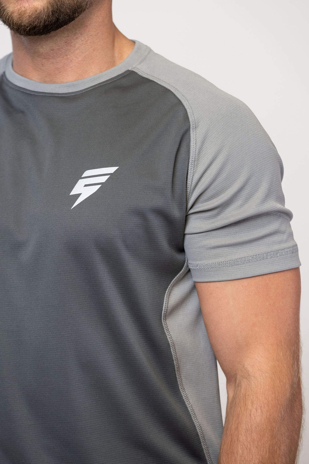 TRAIL TEE - DARK GREY/GREY