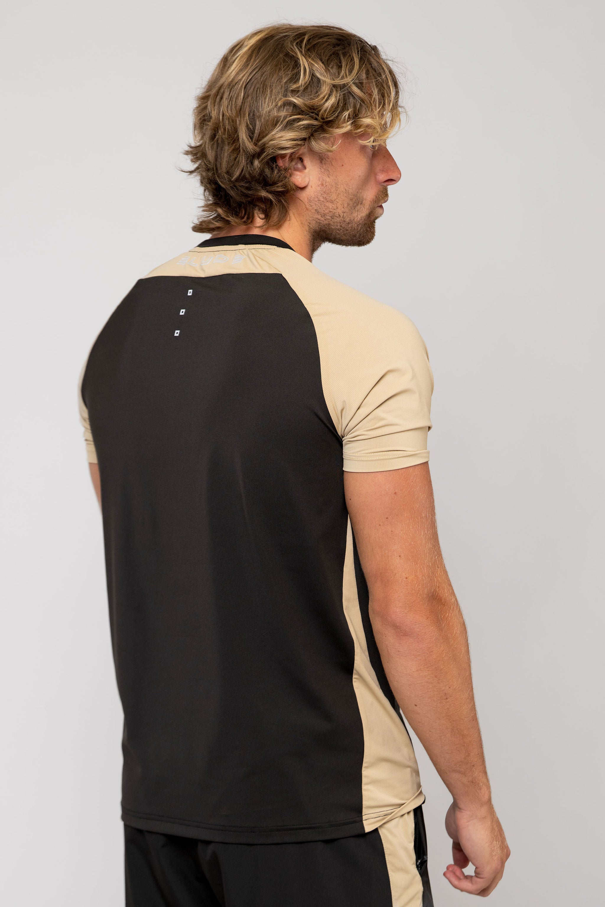 BREATHE SHORT SET - BLACK/SAND