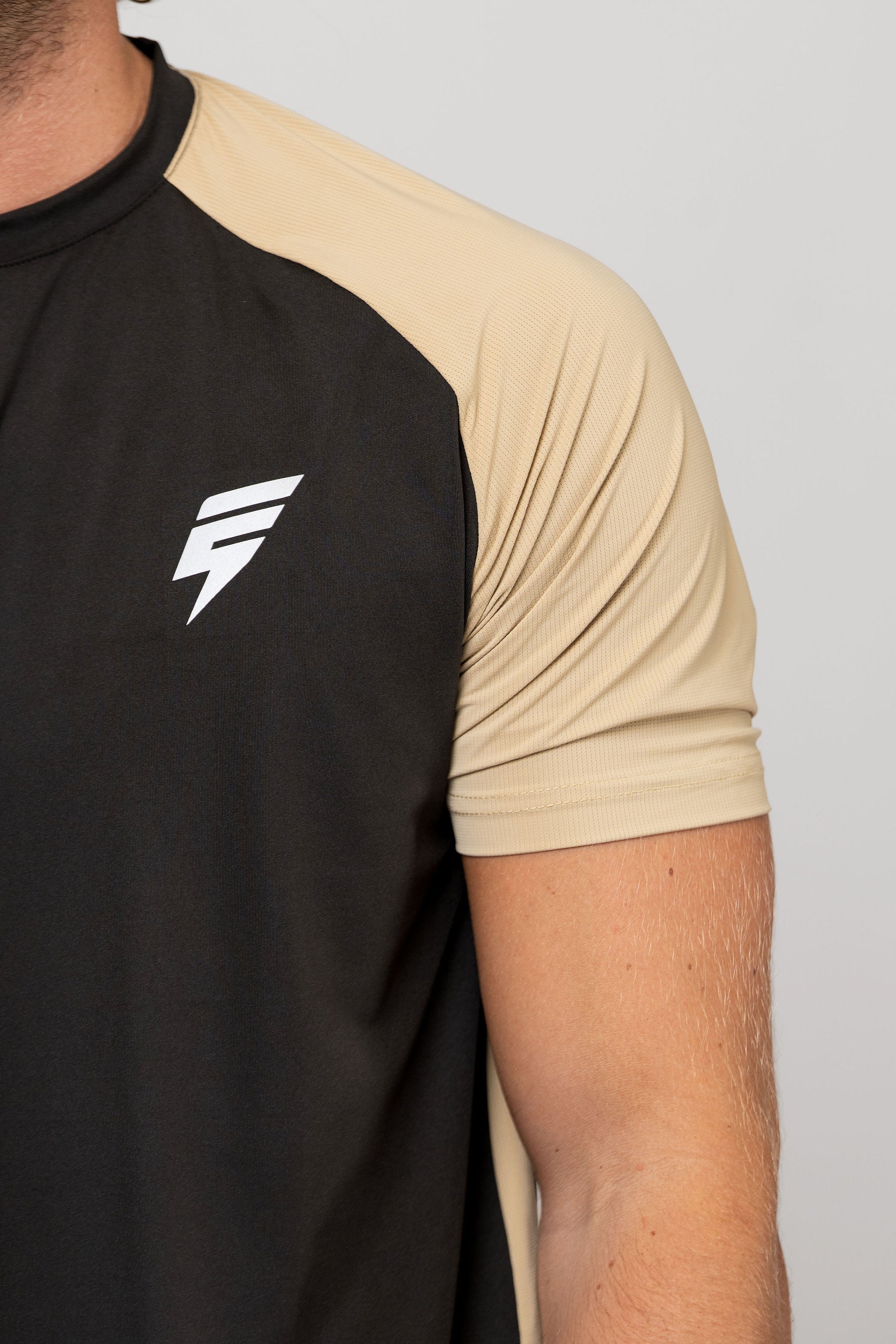 BREATHE SHORT SET - BLACK/SAND