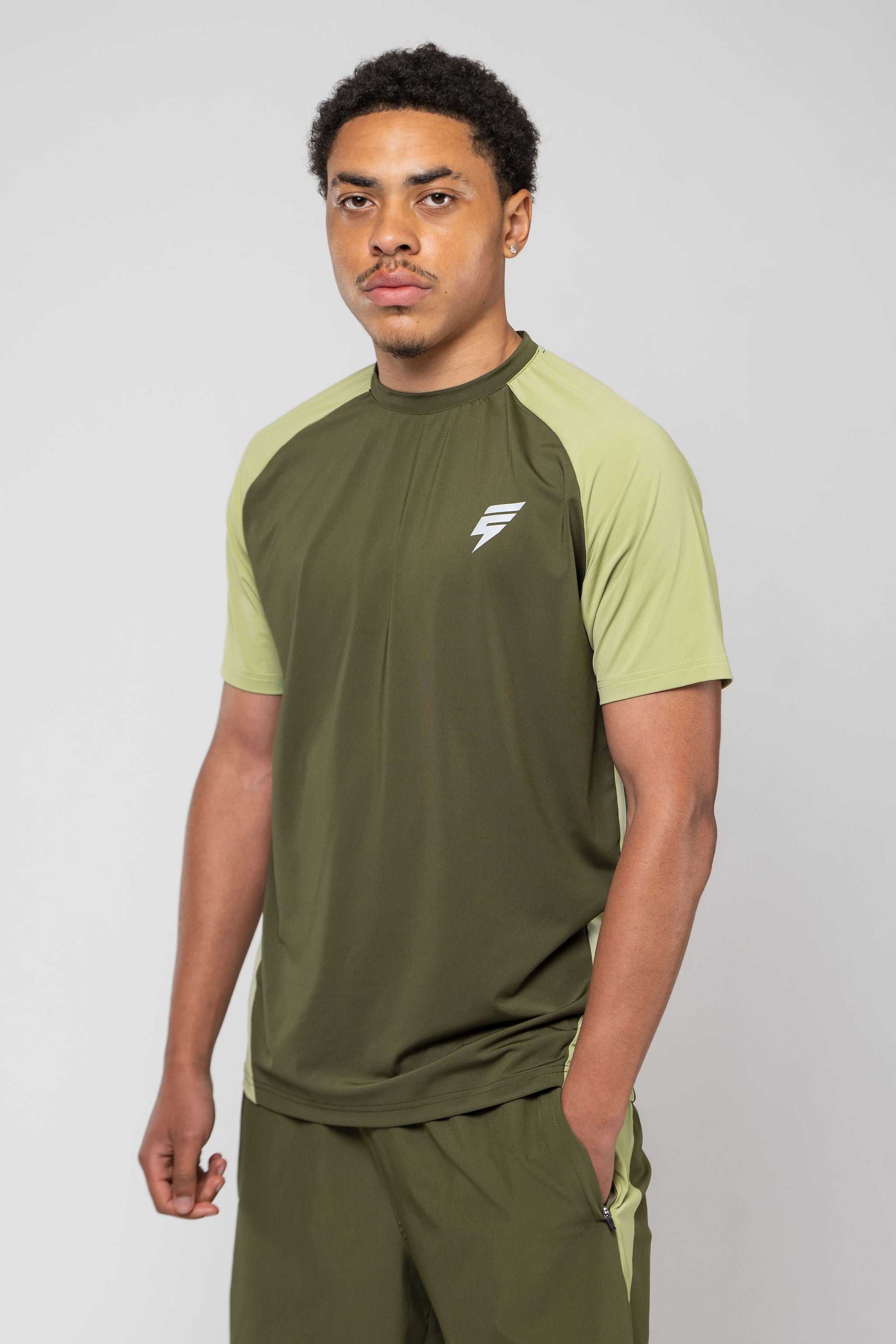 BREATHE SHORT SET - KHAKI/GREEN