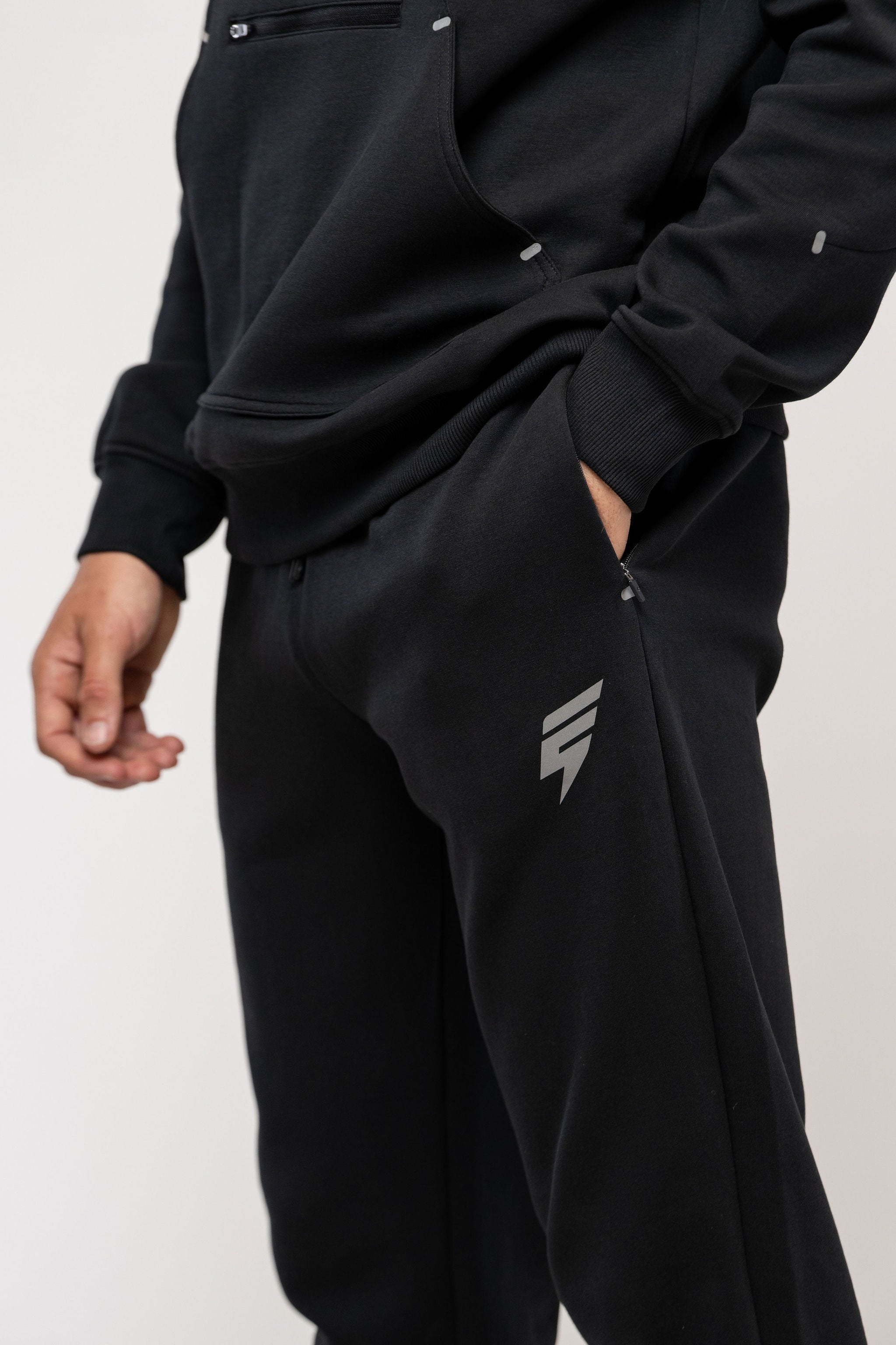 HYPER FLEECE JOGGER - BLACK