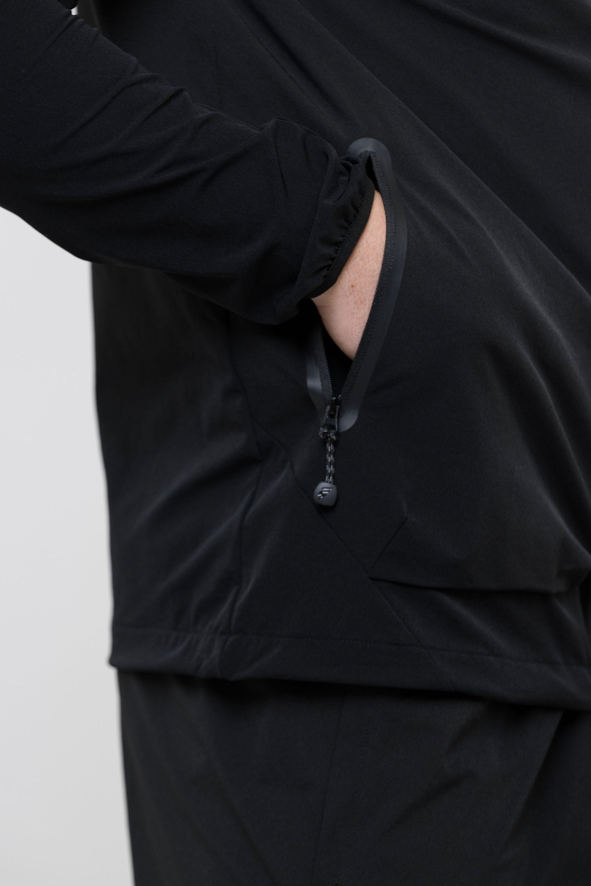 GHOST JACKET - BLACK