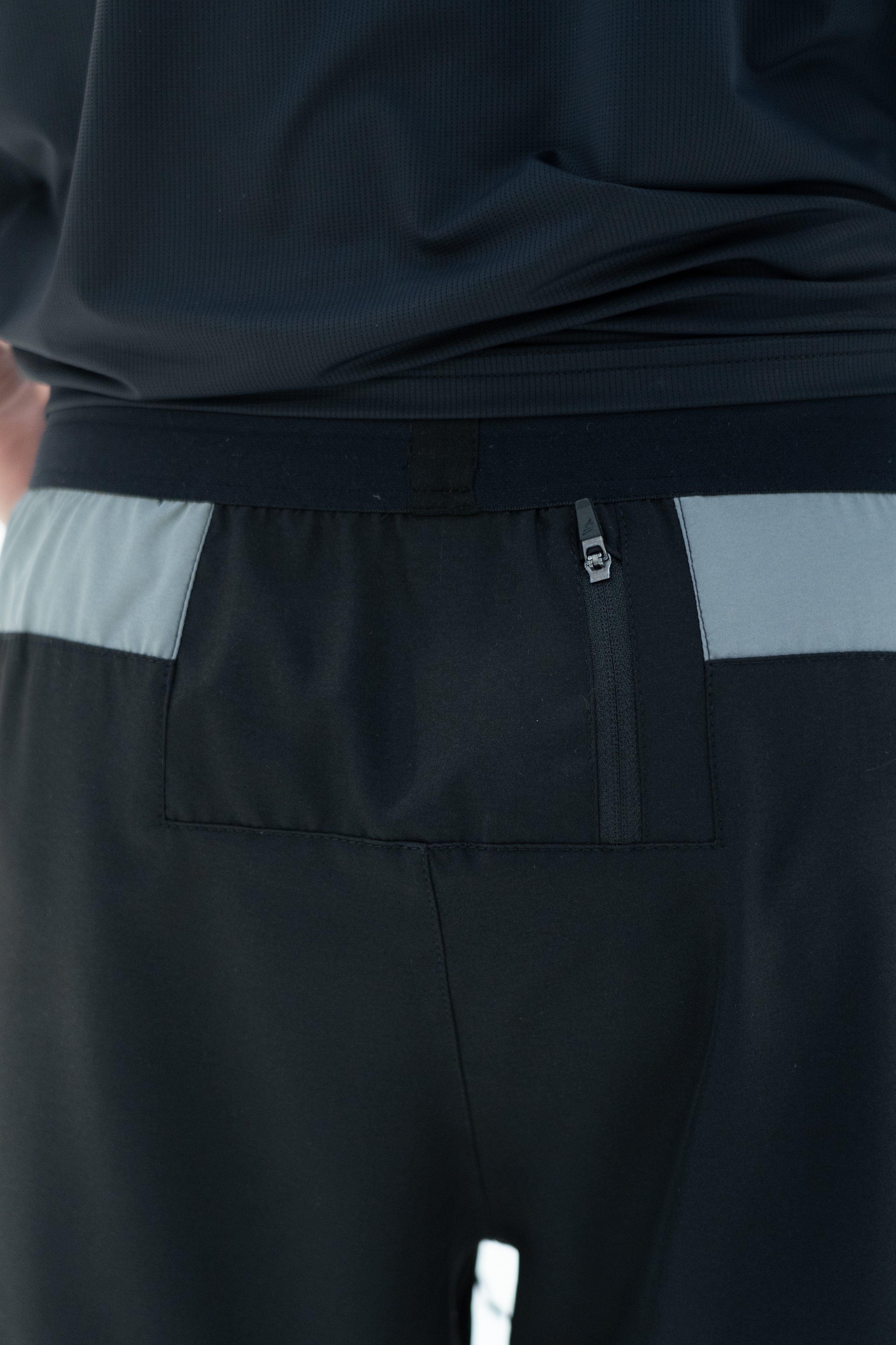 SPLIT SHORTS - BLACK/LIGHT GREY