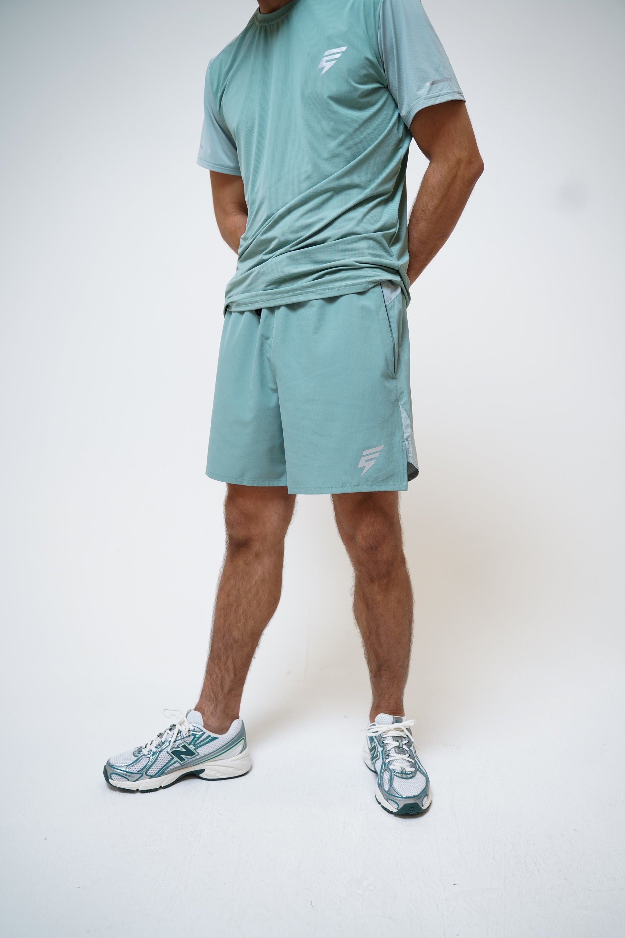 SPLIT SHORTS - PALE GREEN