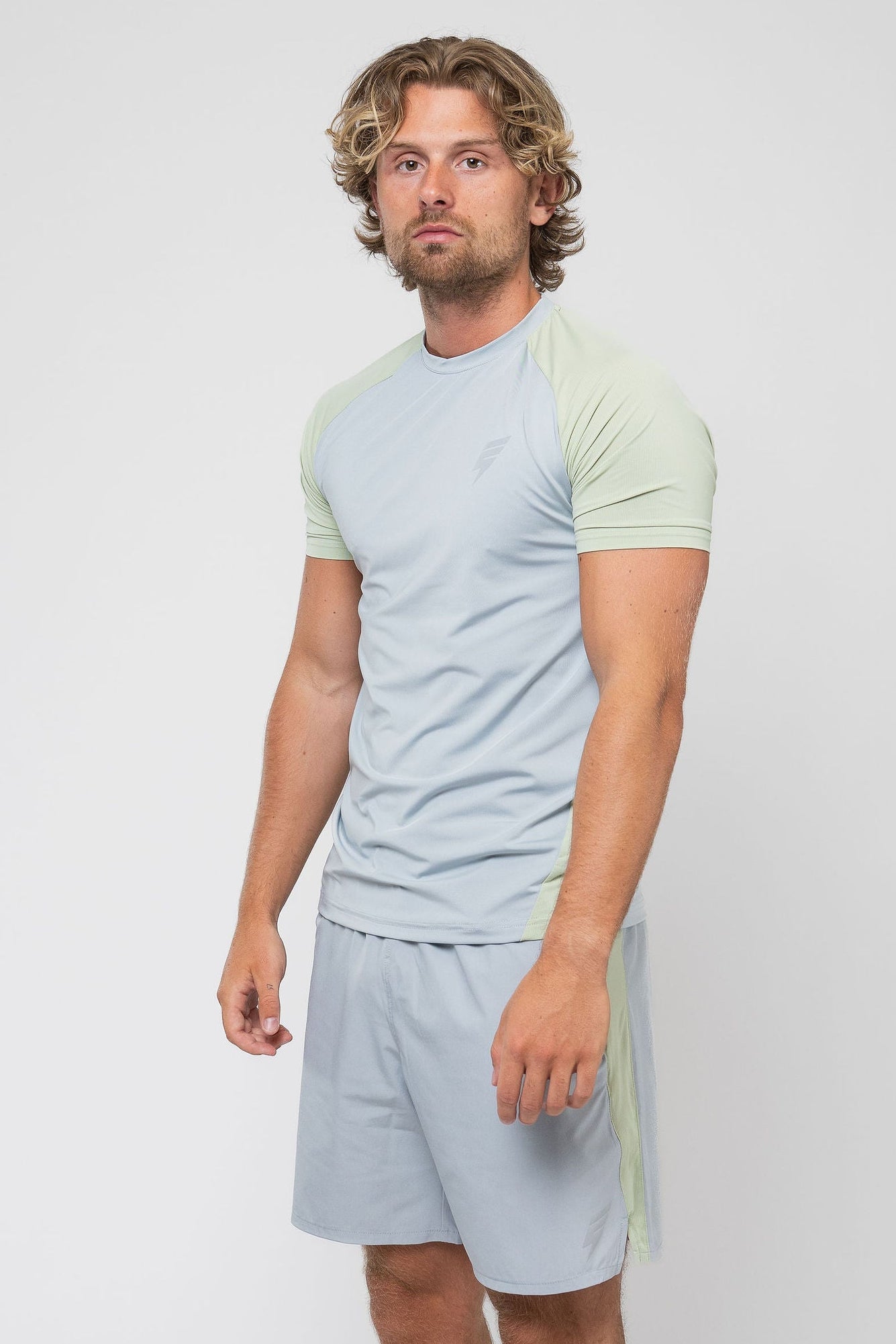 BREATHE SHORT SET - GREY/SOFT GRASS