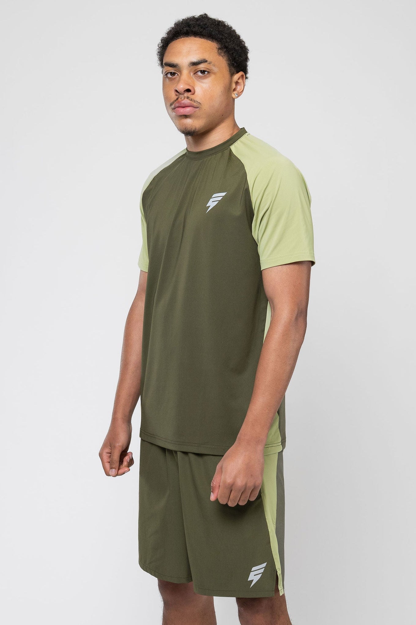 BREATHE SHORT SET - KHAKI/GREEN