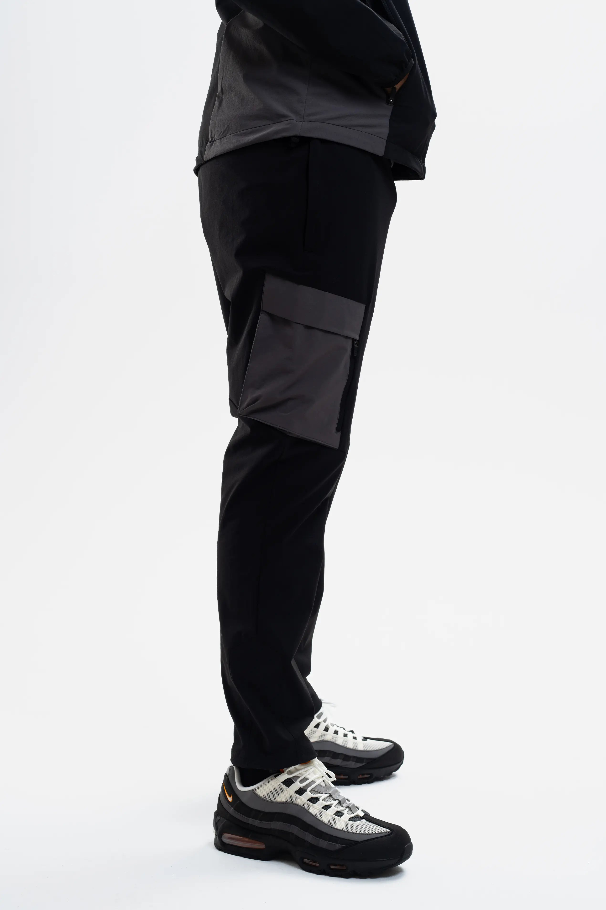 PEAK TRACKSUIT - BLACK/COAL