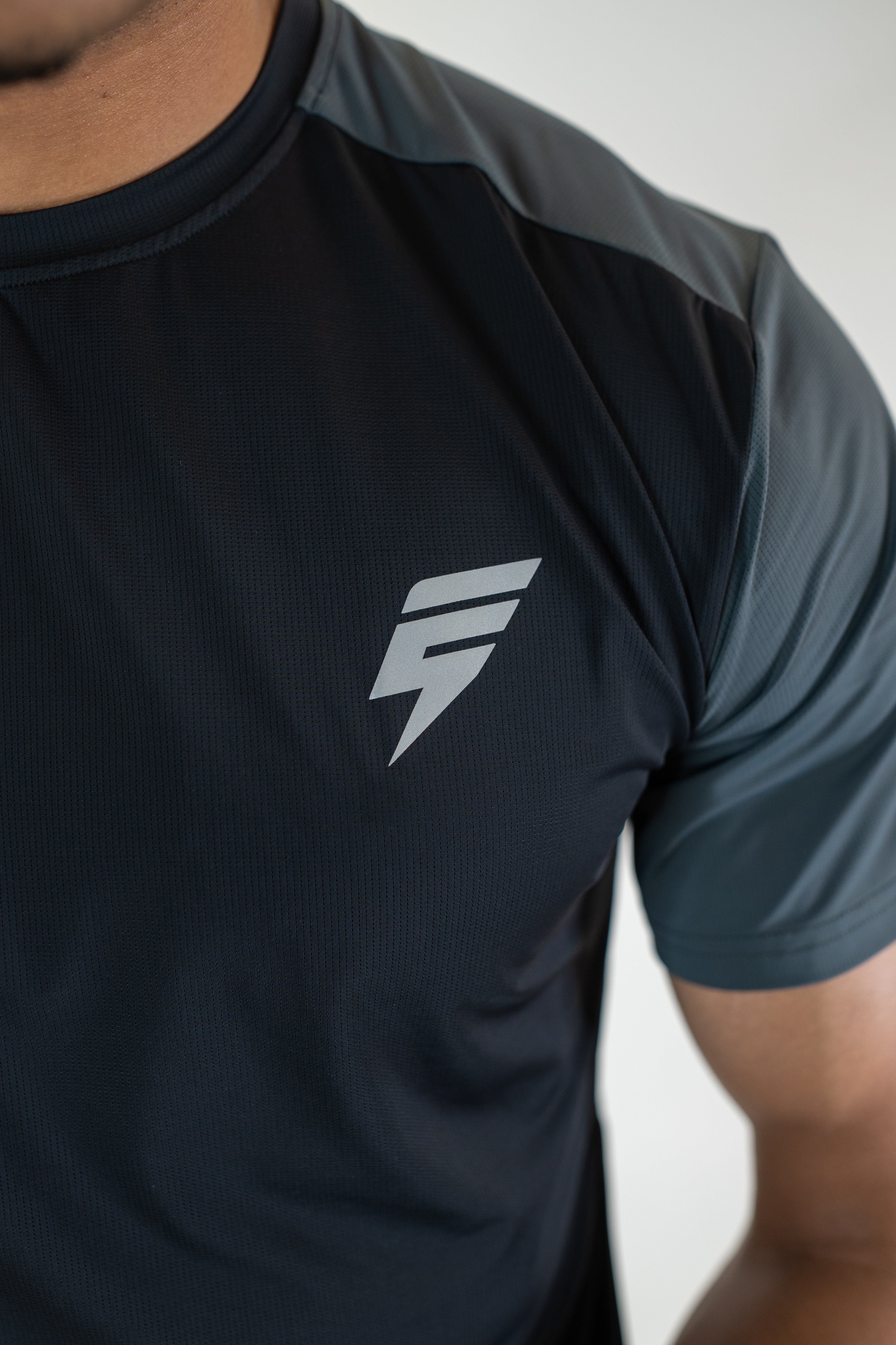 SPLIT TEE - BLACK/CHARCOAL